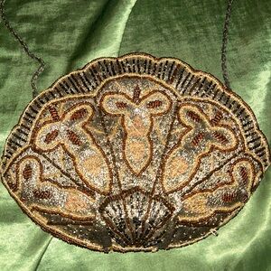 seashell beaded handbag with chain!